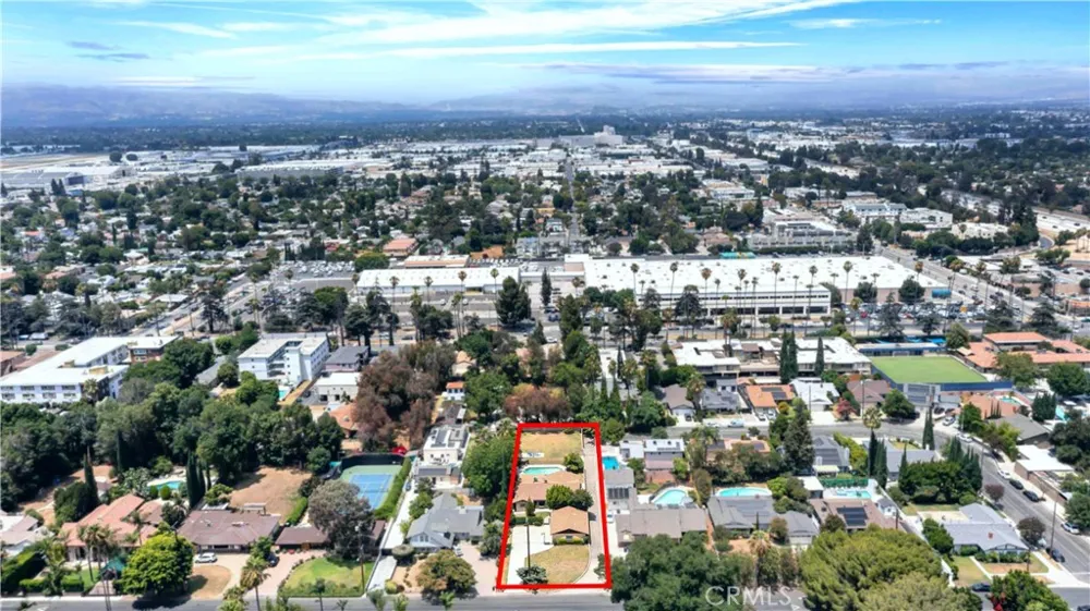 15803 Gault Street Lake Balboa, CA 91406
