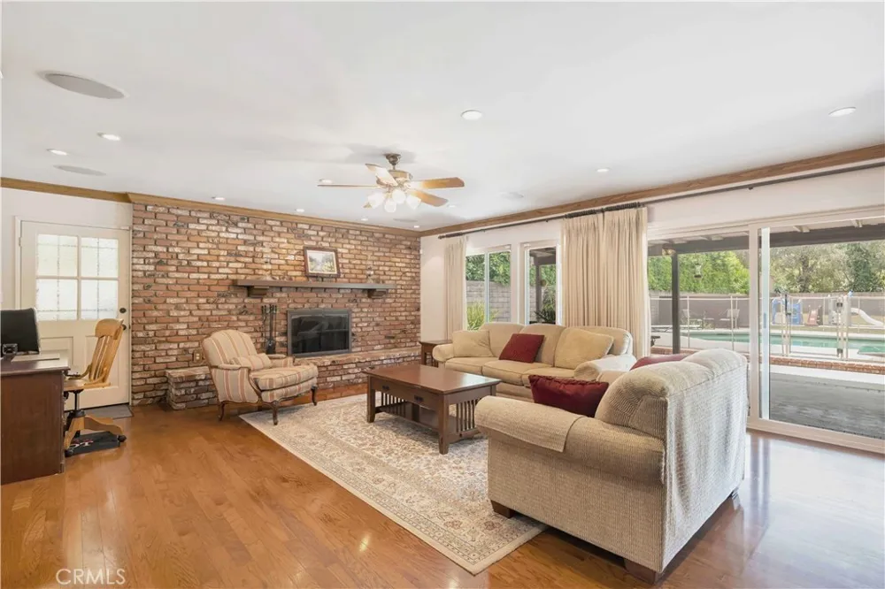 15803 Gault Street Lake Balboa, CA 91406