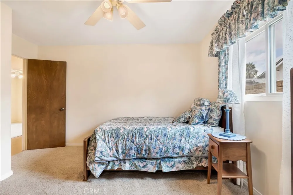 15803 Gault Street Lake Balboa, CA 91406
