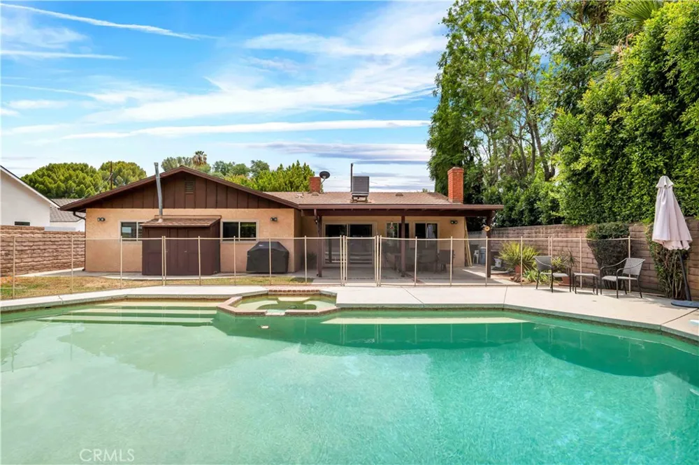 15803 Gault Street Lake Balboa, CA 91406