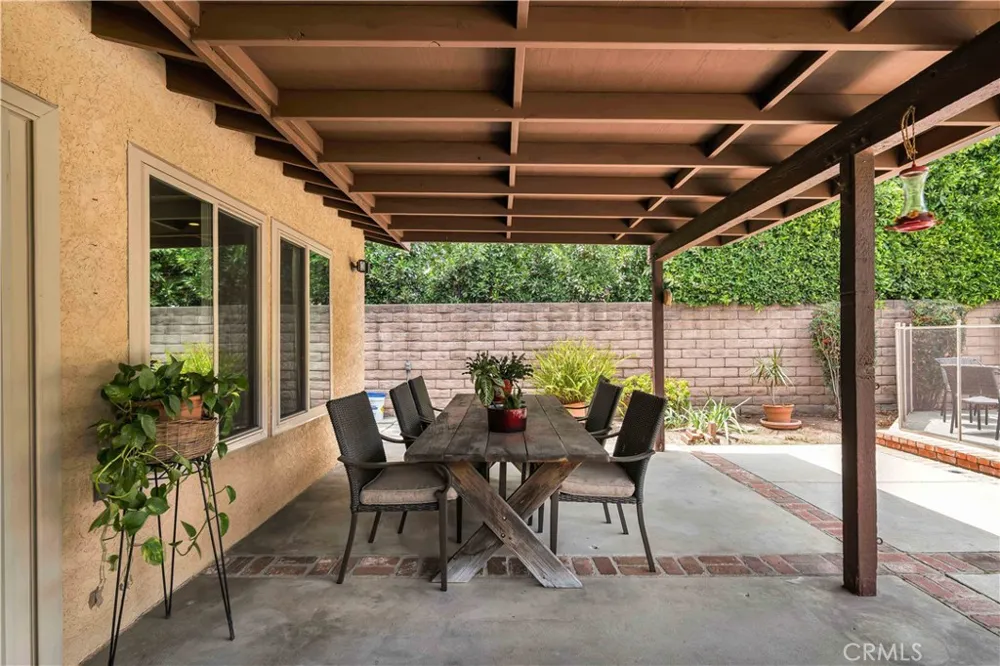 15803 Gault Street Lake Balboa, CA 91406
