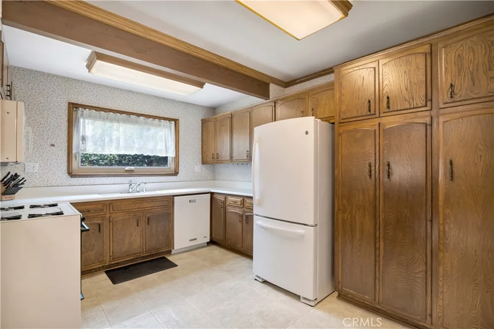 15803 Gault Street Lake Balboa, CA 91406