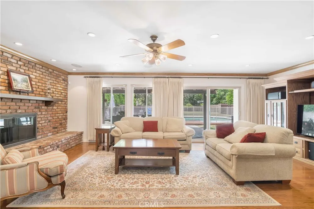15803 Gault Street Lake Balboa, CA 91406