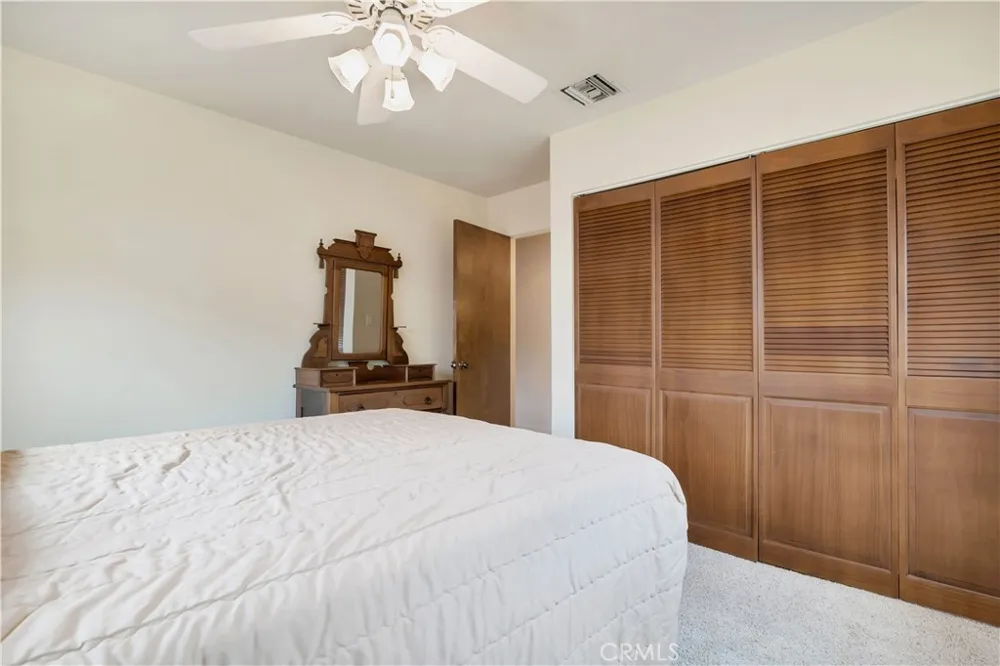 15803 Gault Street Lake Balboa, CA 91406