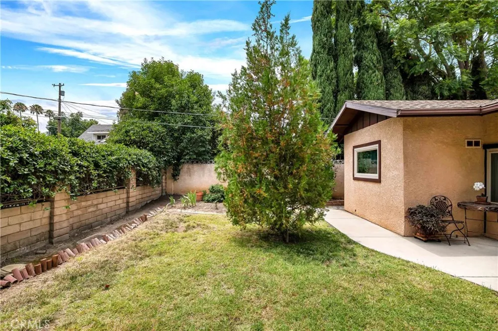 15803 Gault Street Lake Balboa, CA 91406
