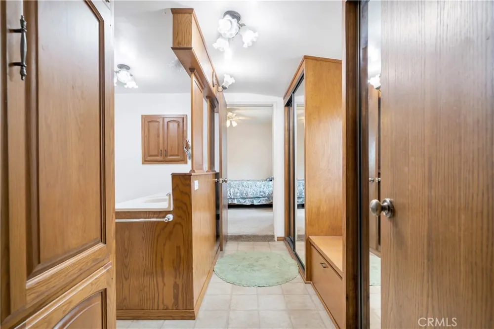 15803 Gault Street Lake Balboa, CA 91406