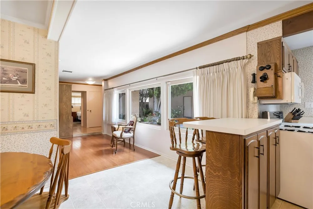 15803 Gault Street Lake Balboa, CA 91406