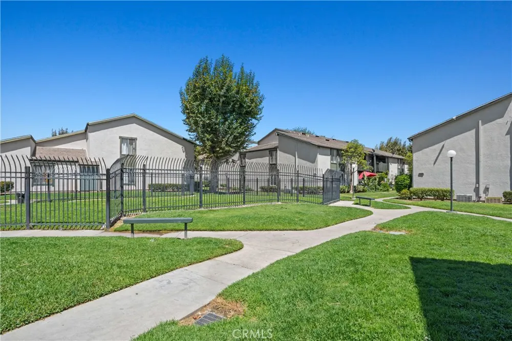 23232 orange av #2 Lake Forest, CA 92630