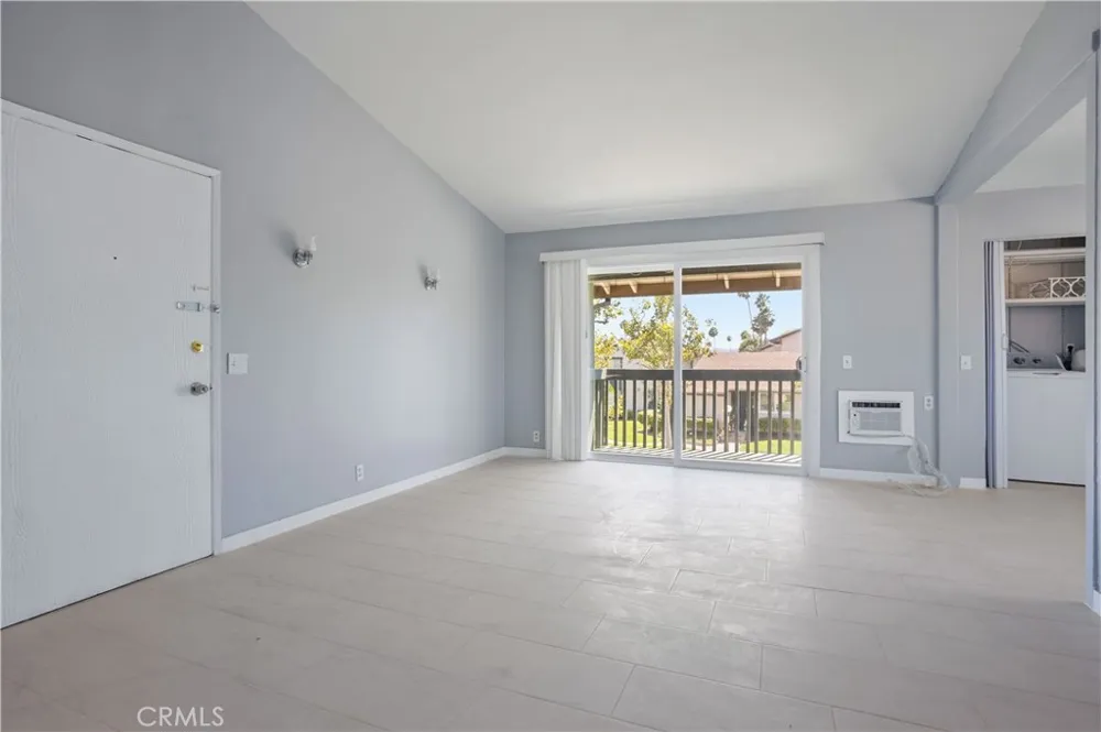 23232 orange av #2 Lake Forest, CA 92630