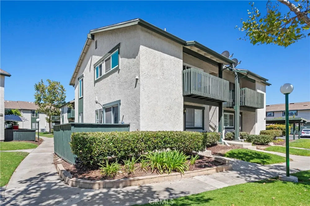 23232 orange av #2 Lake Forest, CA 92630