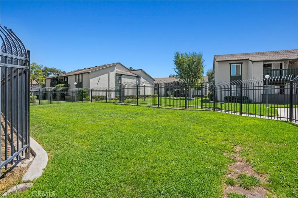 23232 orange av #2 Lake Forest, CA 92630