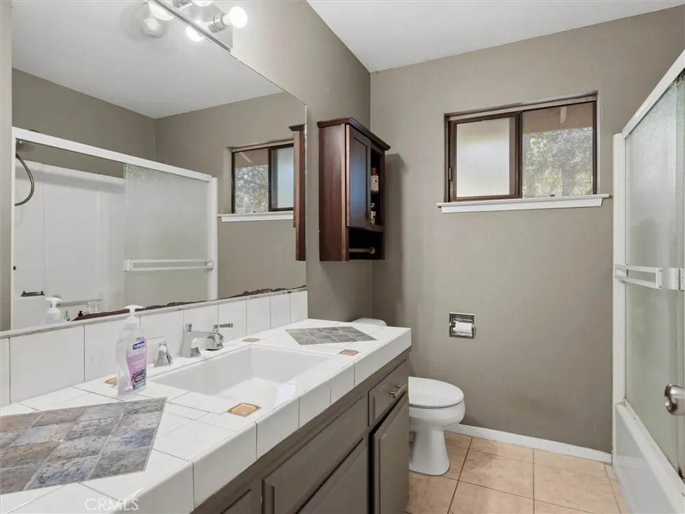 40528 Jean W Oakhurst, CA 93644