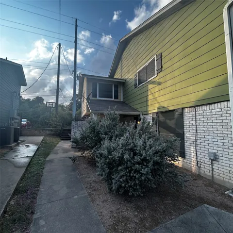7204 Creekside Drive #B