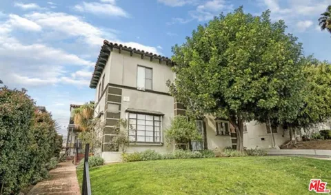 127 Catalina Street #3