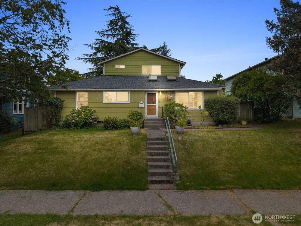 4821 S Brandon Street Seattle, WA 98118