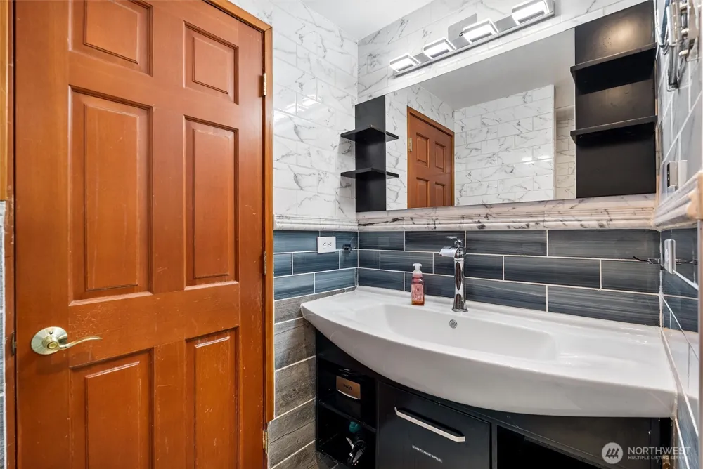 4821 S Brandon Street Seattle, WA 98118
