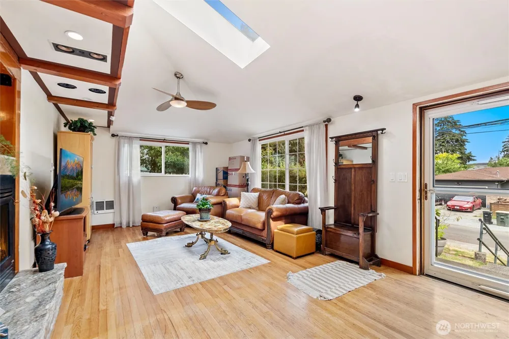 4821 S Brandon Street Seattle, WA 98118