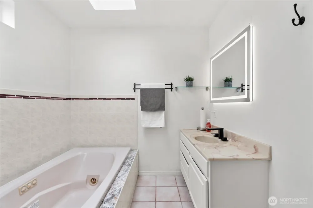 4821 S Brandon Street Seattle, WA 98118