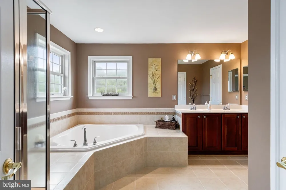 20 GIBSON DRIVE Fredericksburg, VA 22406