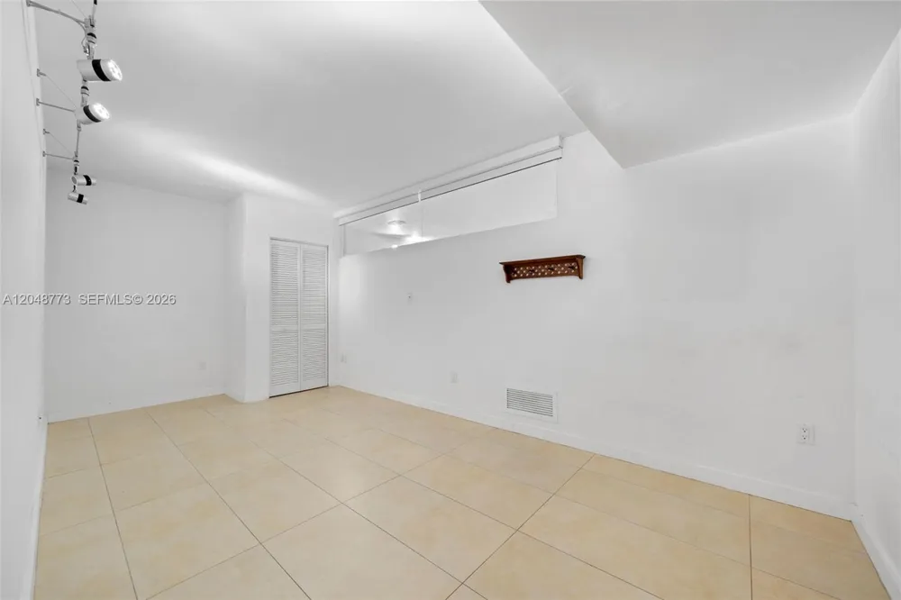 181 Crandon Blvd #301 Key Biscayne, FL 33149