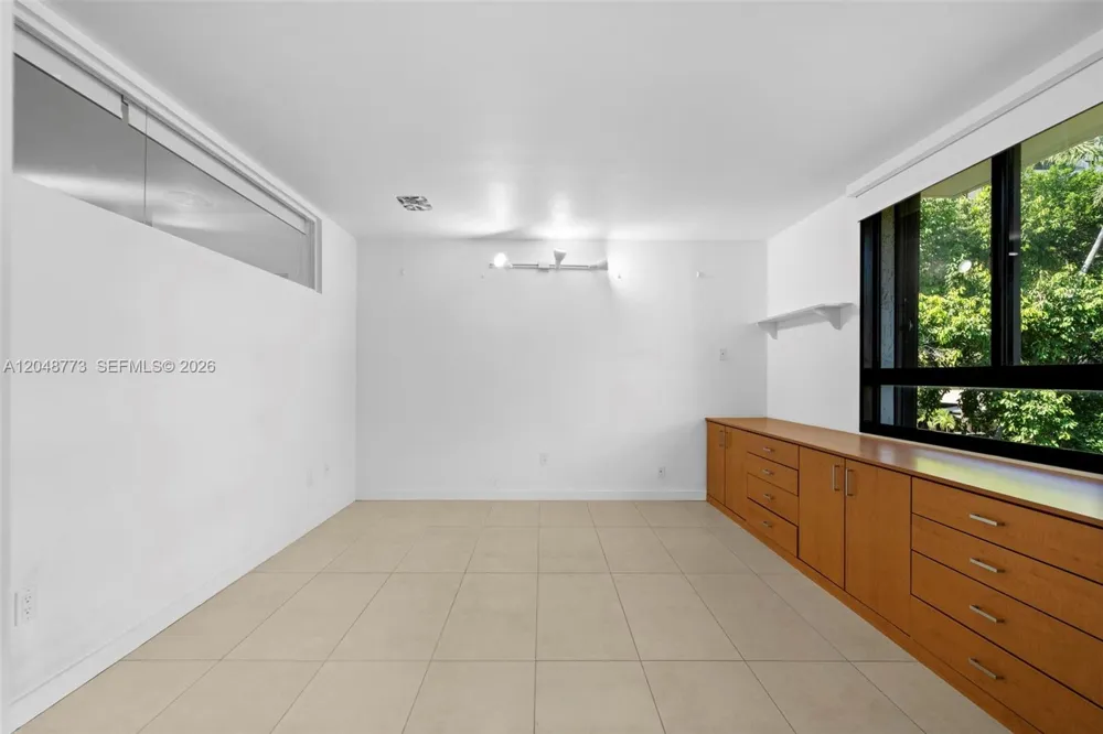 181 Crandon Blvd #301 Key Biscayne, FL 33149