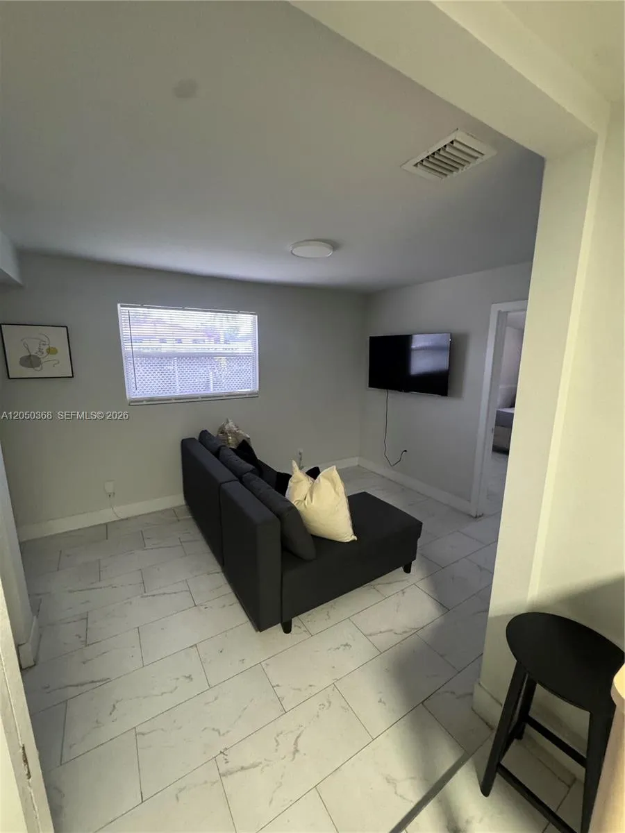 2211 NW 82nd St #2 Miami, FL 33147