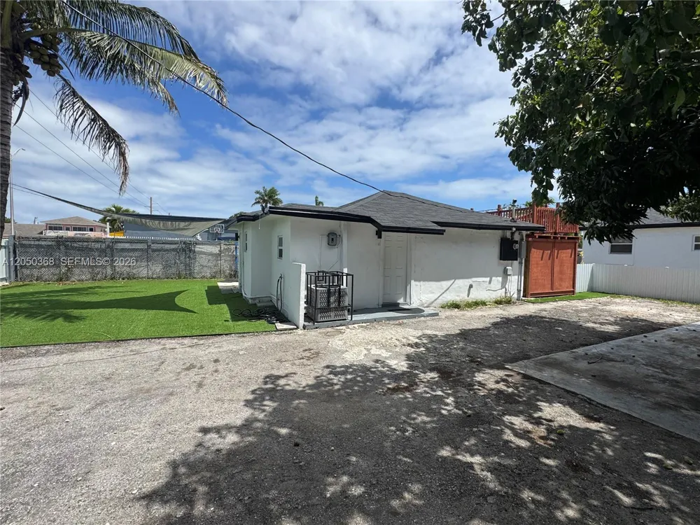 2211 NW 82nd St #2 Miami, FL 33147
