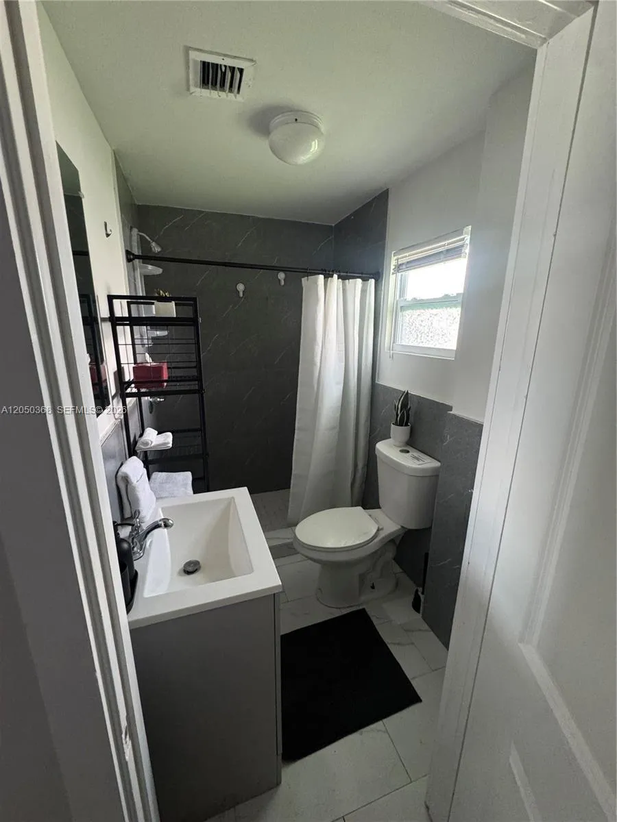 2211 NW 82nd St #2 Miami, FL 33147