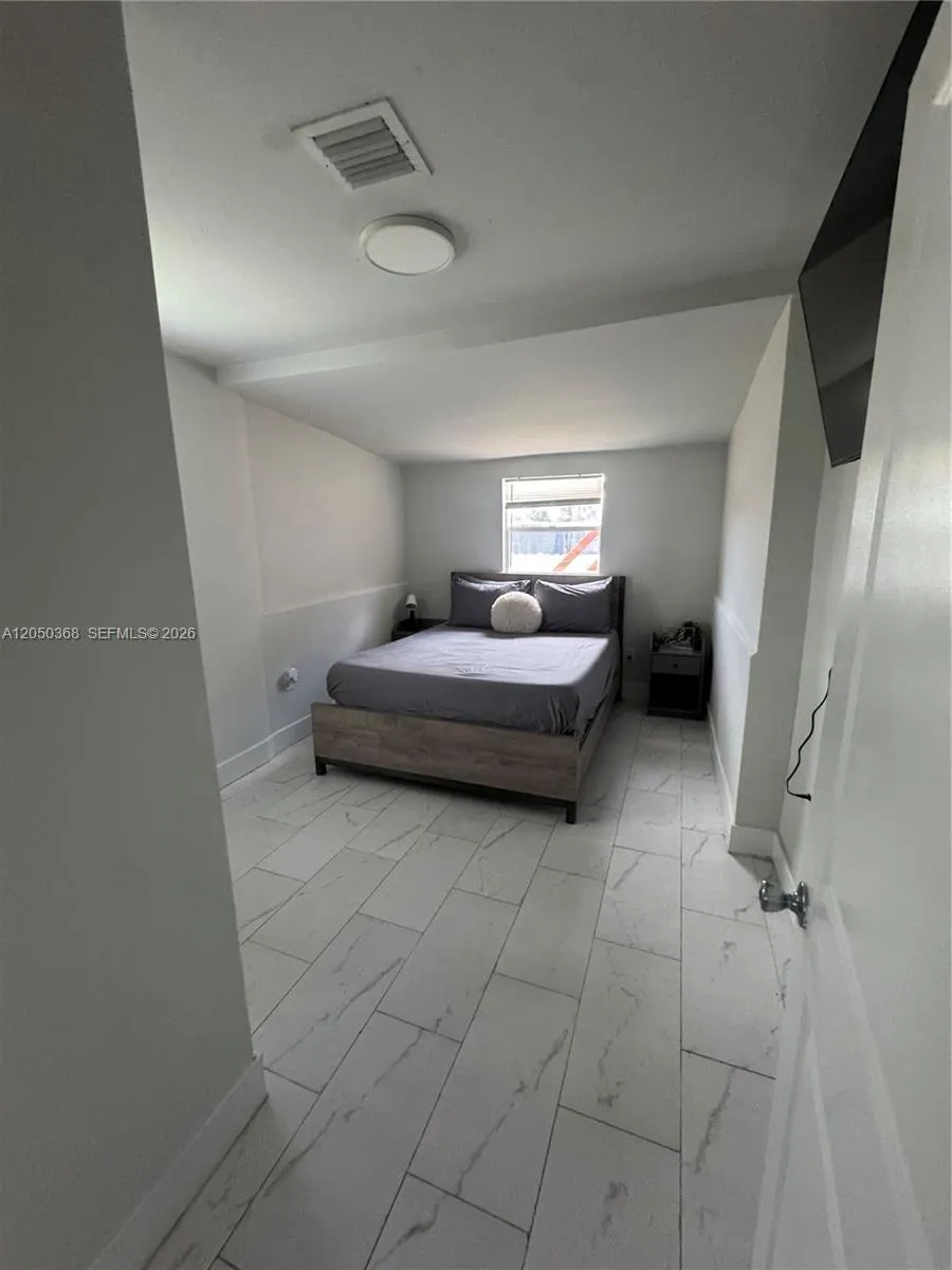 2211 NW 82nd St #2 Miami, FL 33147
