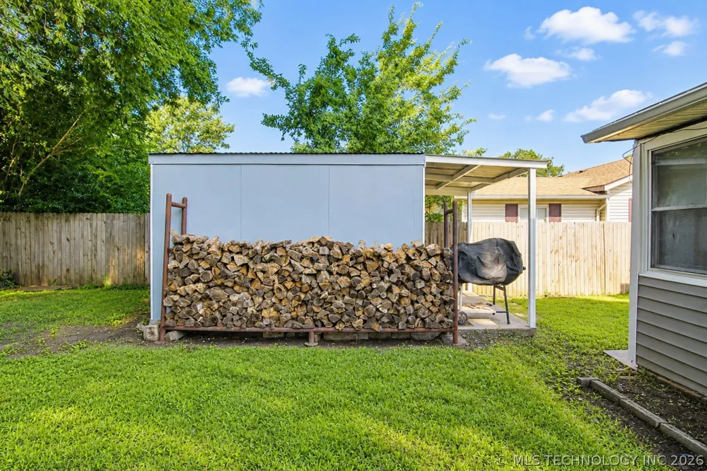 512 E 16th Street Okmulgee, OK 74447