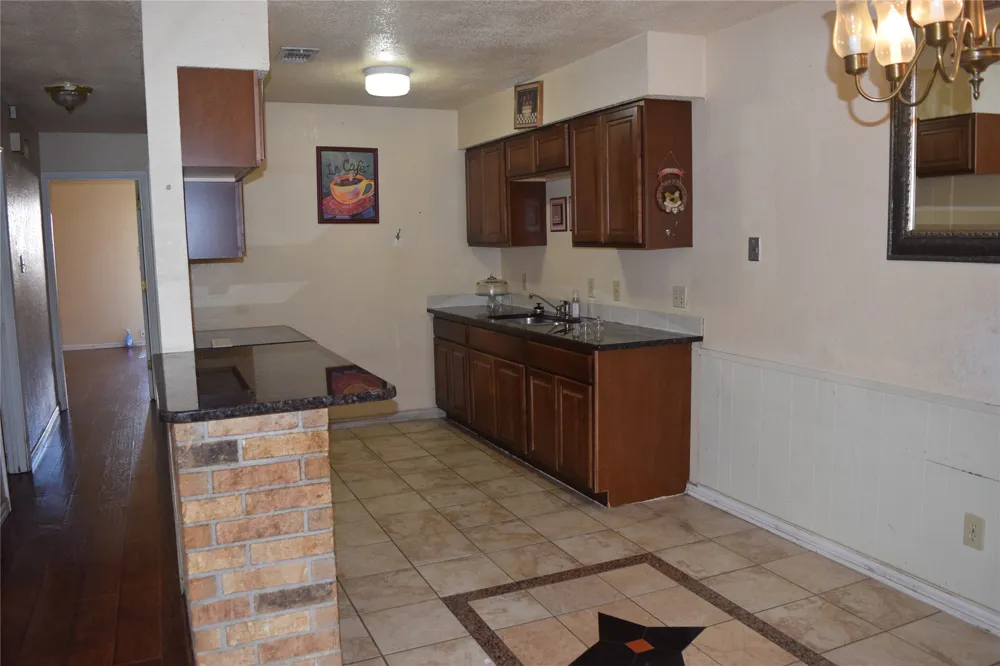 1806 Family Circle Grand Prairie, TX 75051