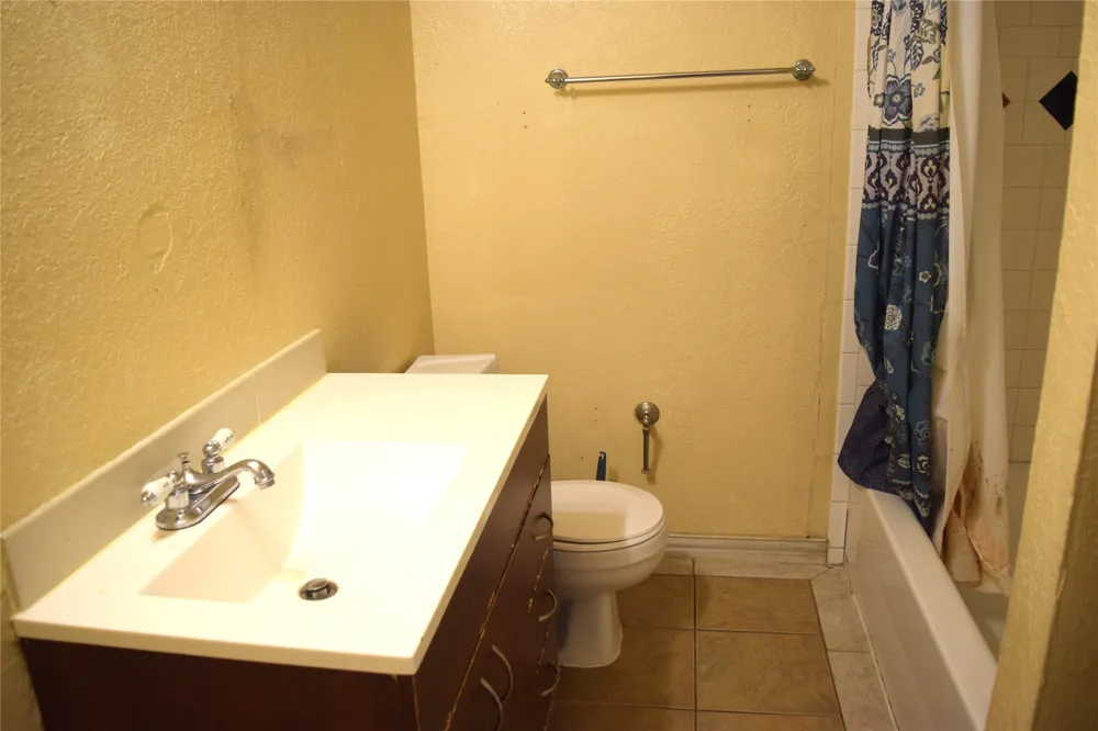 1806 Family Circle Grand Prairie, TX 75051