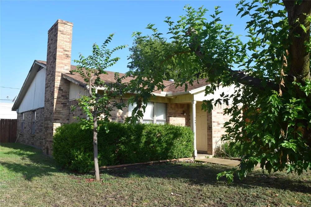 1806 Family Circle Grand Prairie, TX 75051