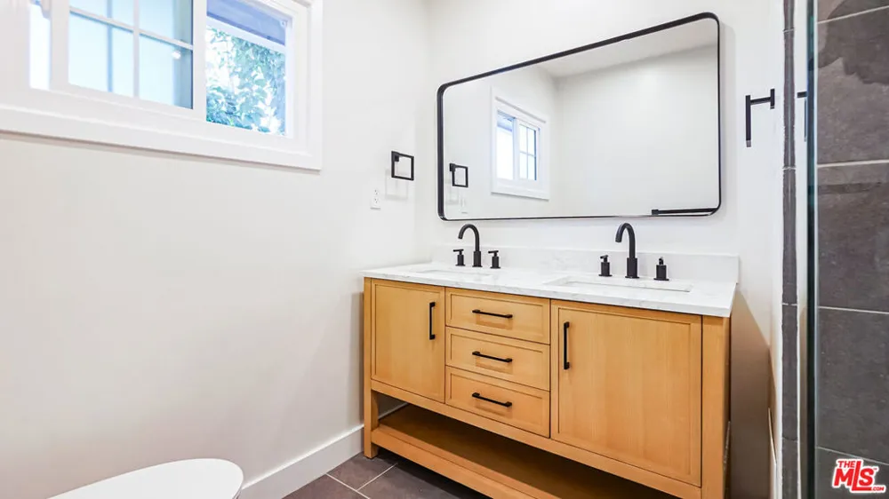 4030 Abourne Road #C Los Angeles, CA 90008