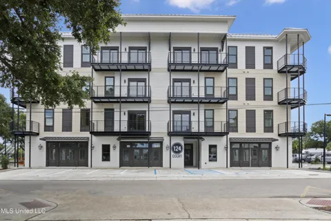 124 Court Unit #206 Street