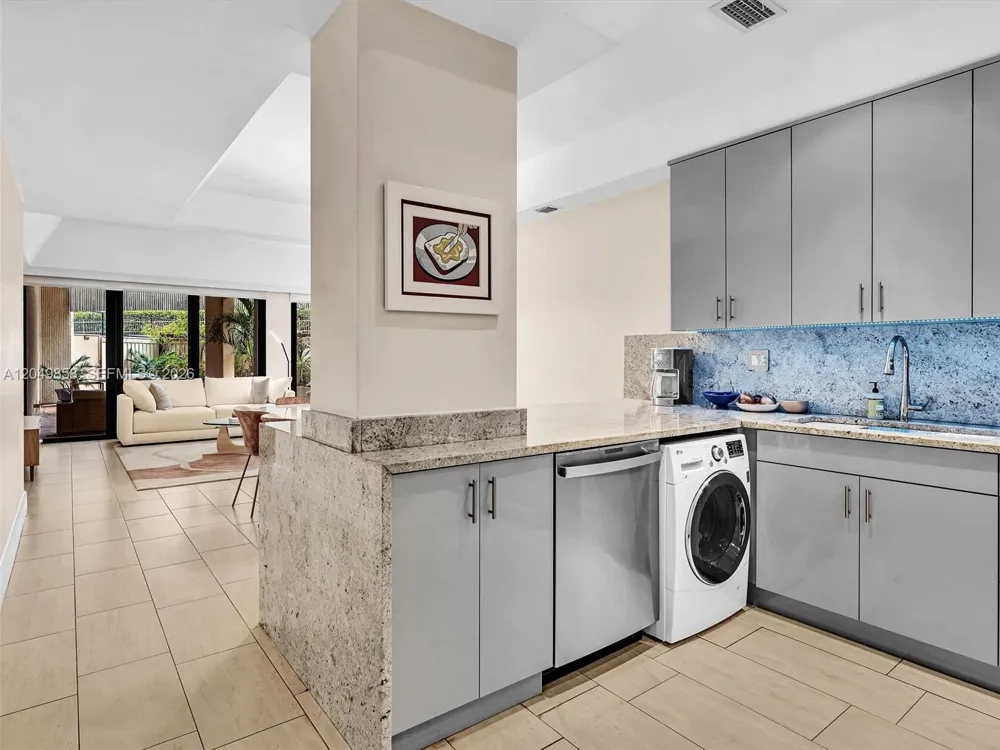 2901 S Bayshore Dr #1G Miami, FL 33133