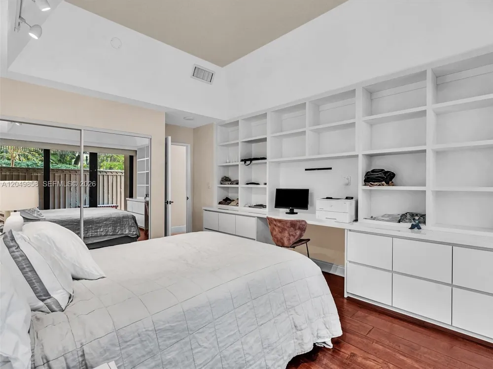 2901 S Bayshore Dr #1G Miami, FL 33133