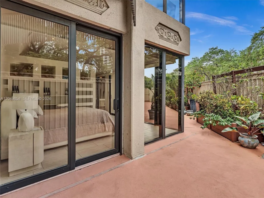 2901 S Bayshore Dr #1G Miami, FL 33133