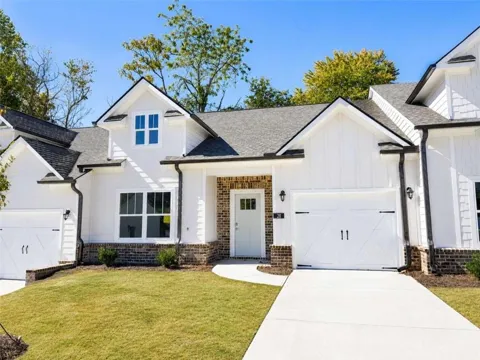 28 Village Court