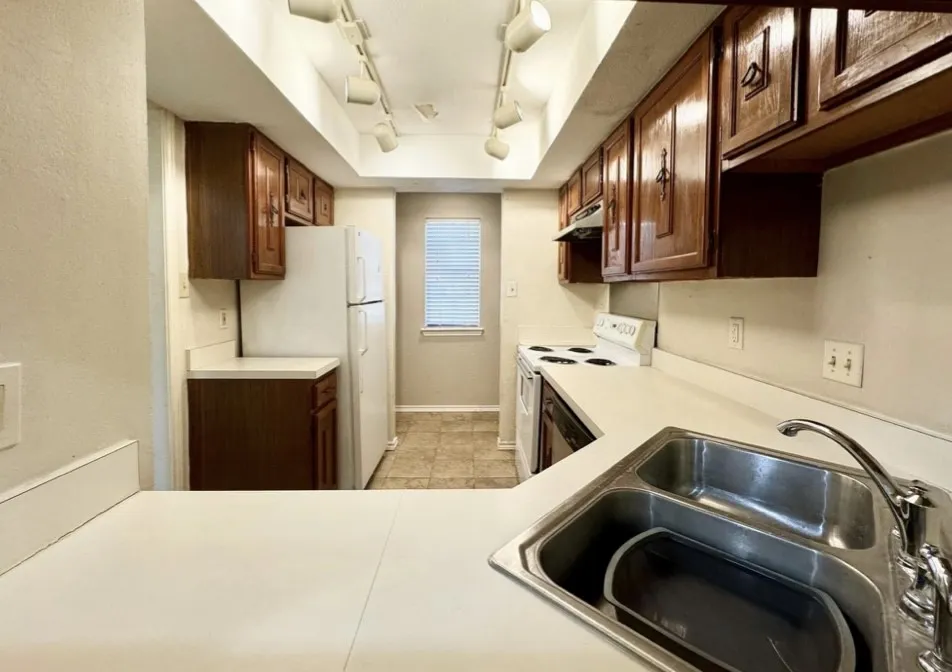 3635 Garden Brook Farmers Branch, TX 75234