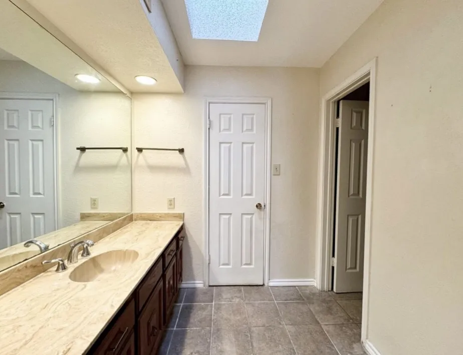 3635 Garden Brook Farmers Branch, TX 75234