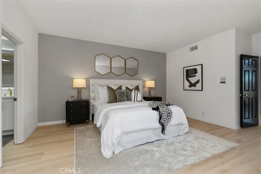 26 Coventry Newport Beach, CA 92660