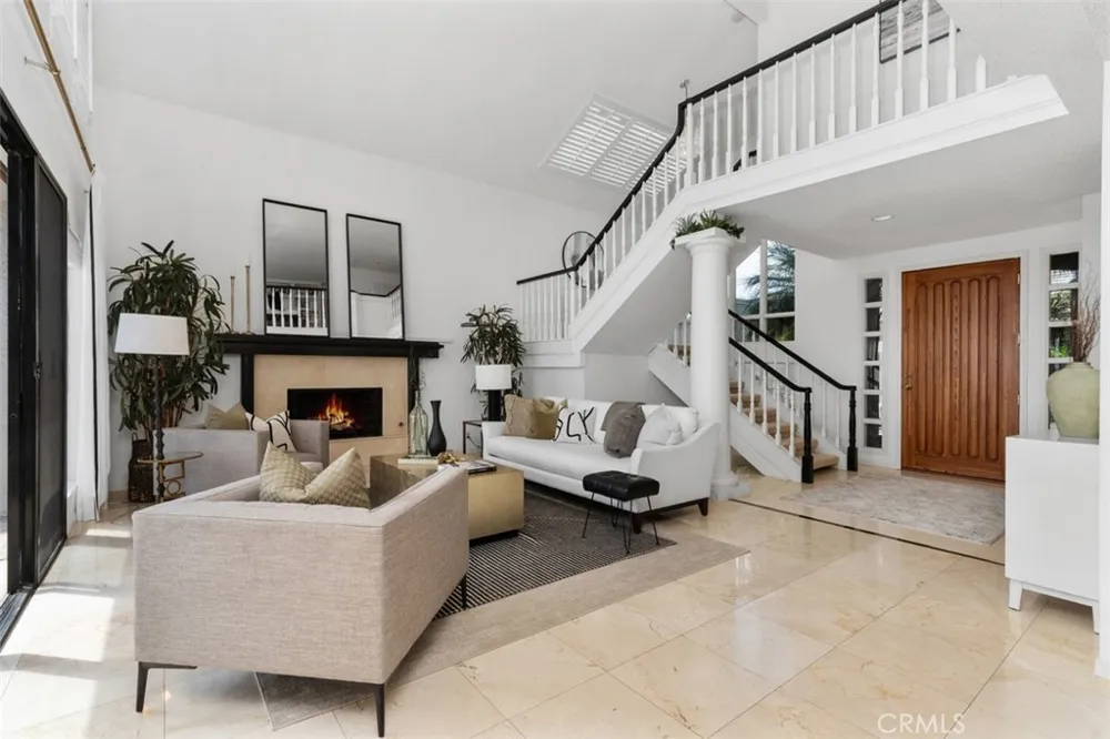 26 Coventry Newport Beach, CA 92660