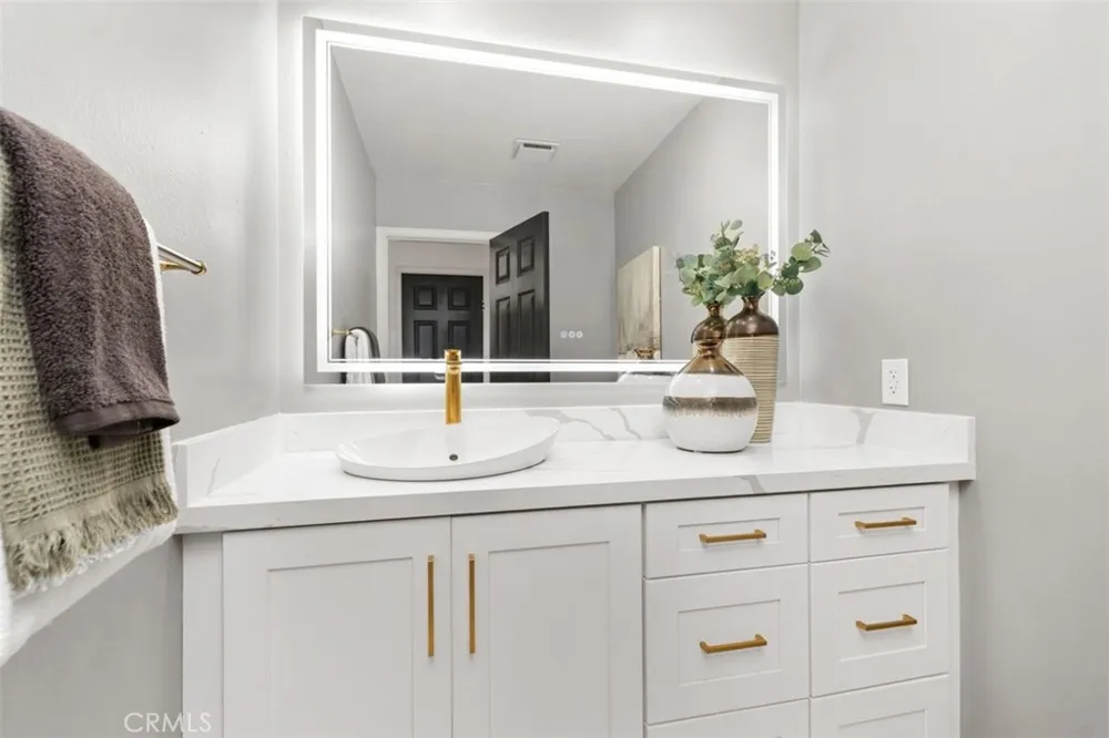 26 Coventry Newport Beach, CA 92660