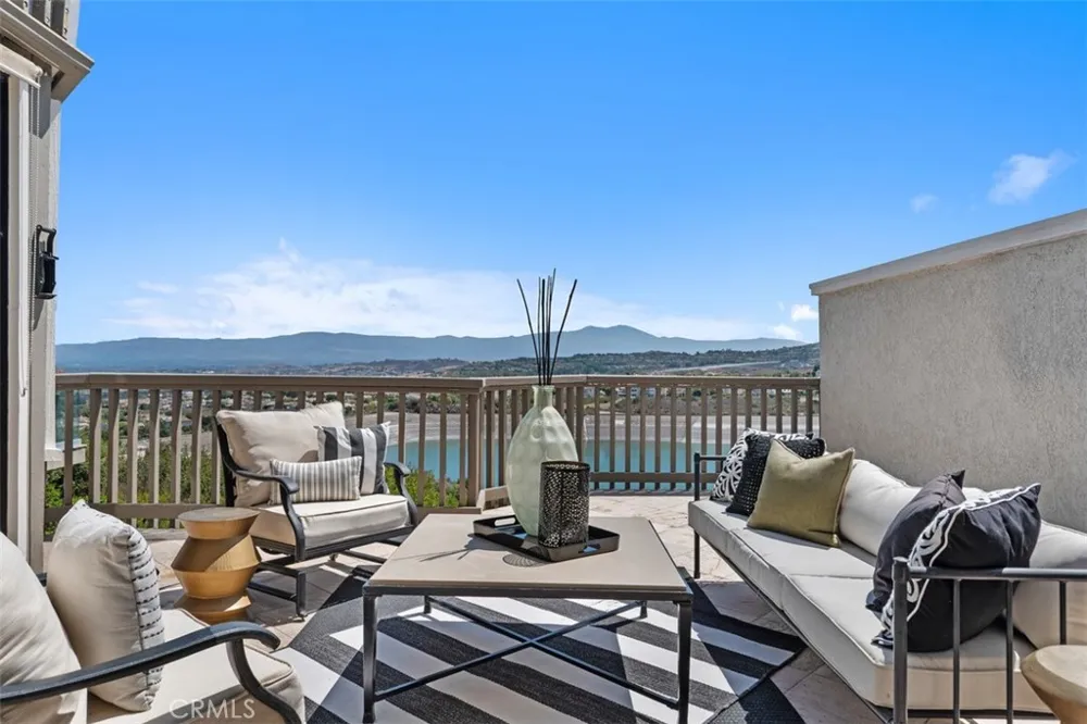 26 Coventry Newport Beach, CA 92660