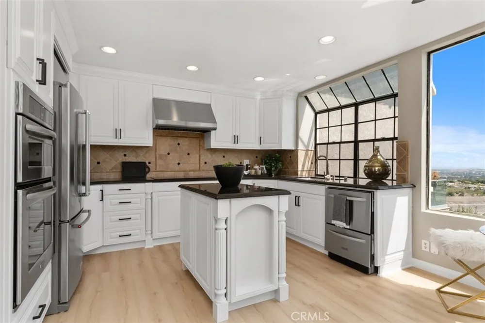 26 Coventry Newport Beach, CA 92660