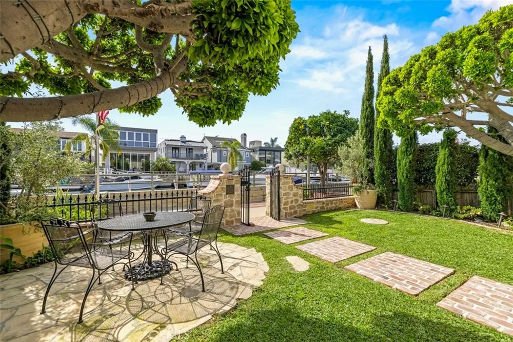89 Rivo Alto Canal Long Beach, CA 90803