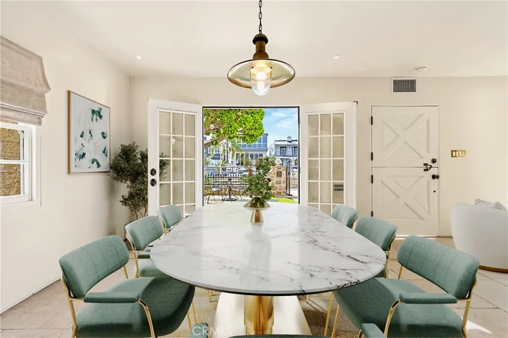 89 Rivo Alto Canal Long Beach, CA 90803