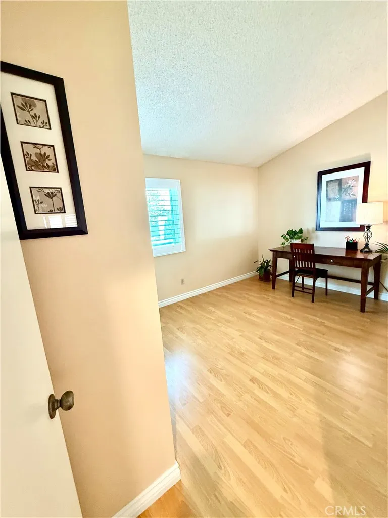 19946 Ave of the Oaks Newhall, CA 91321