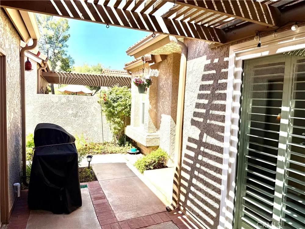 19946 Ave of the Oaks Newhall, CA 91321